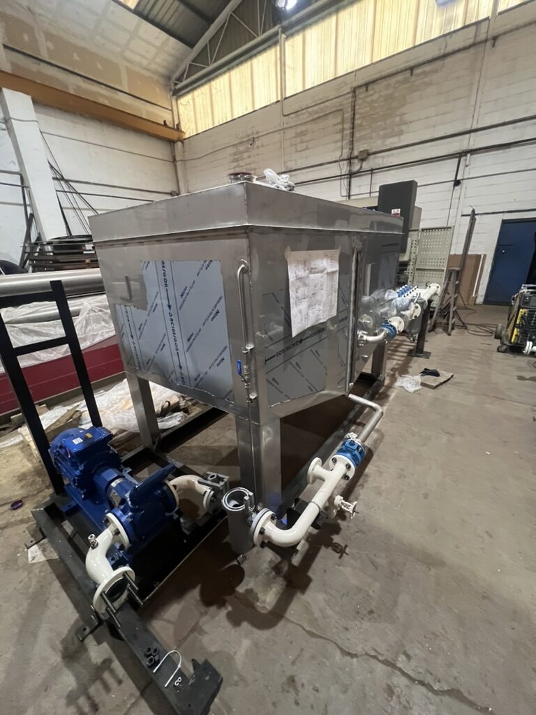 Stainless steel vat with pumps