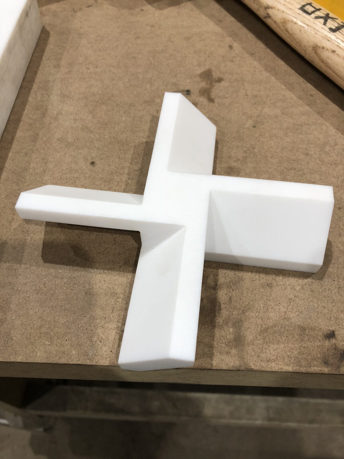Cross-shaped plastic joint