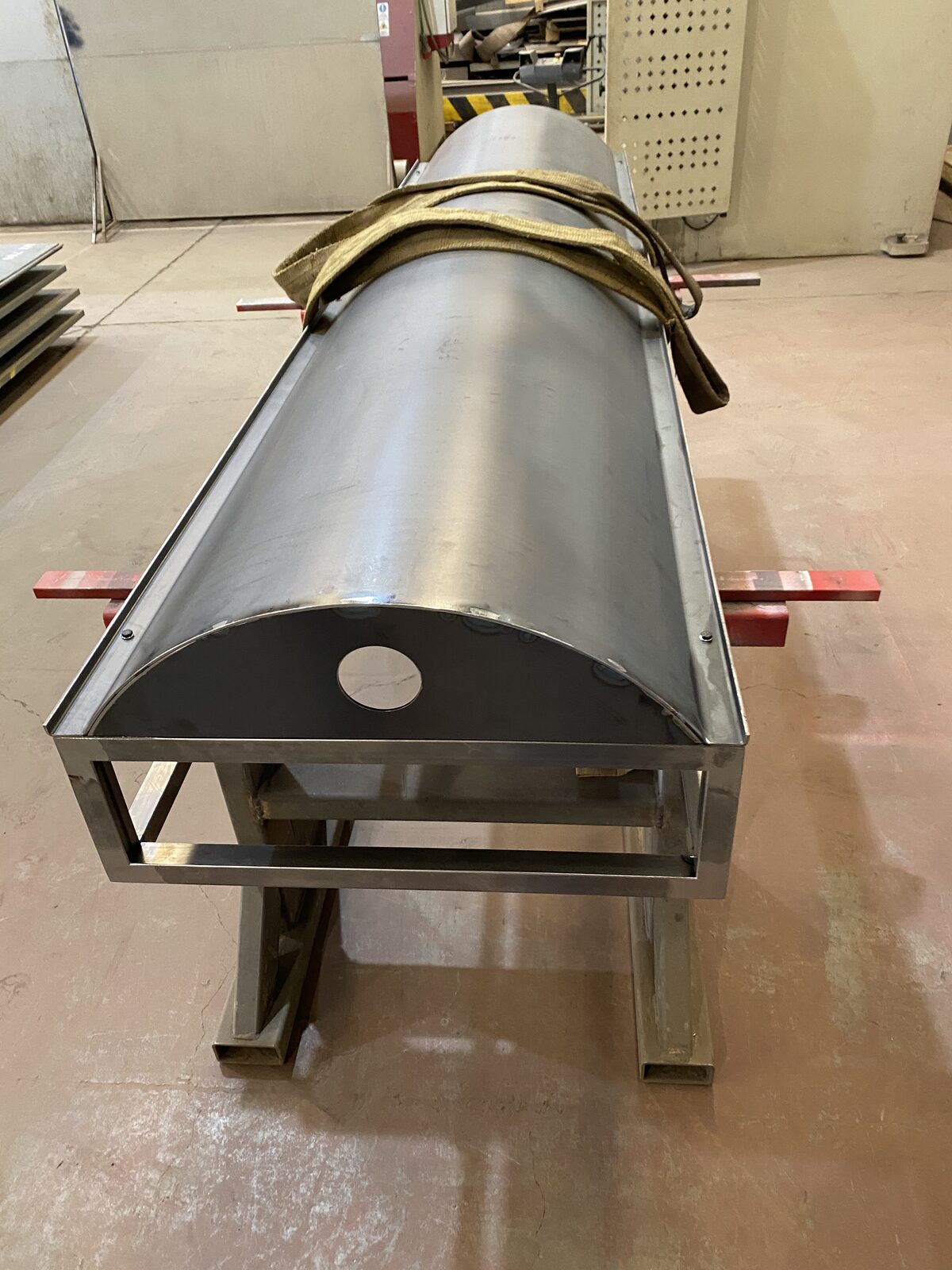 Curved stainless steel cover