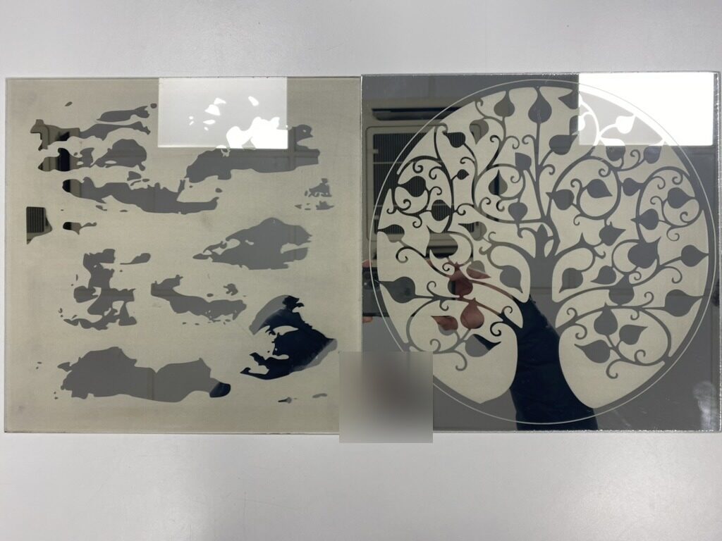 Decorative engraved mirrors
