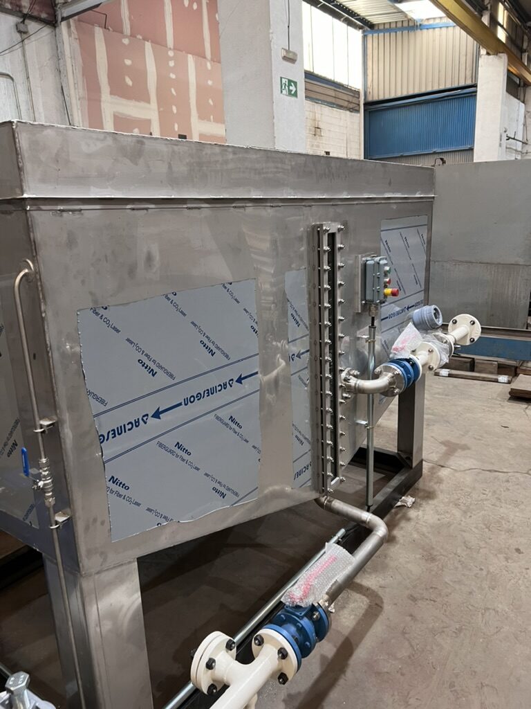 Stainless steel vat with piping