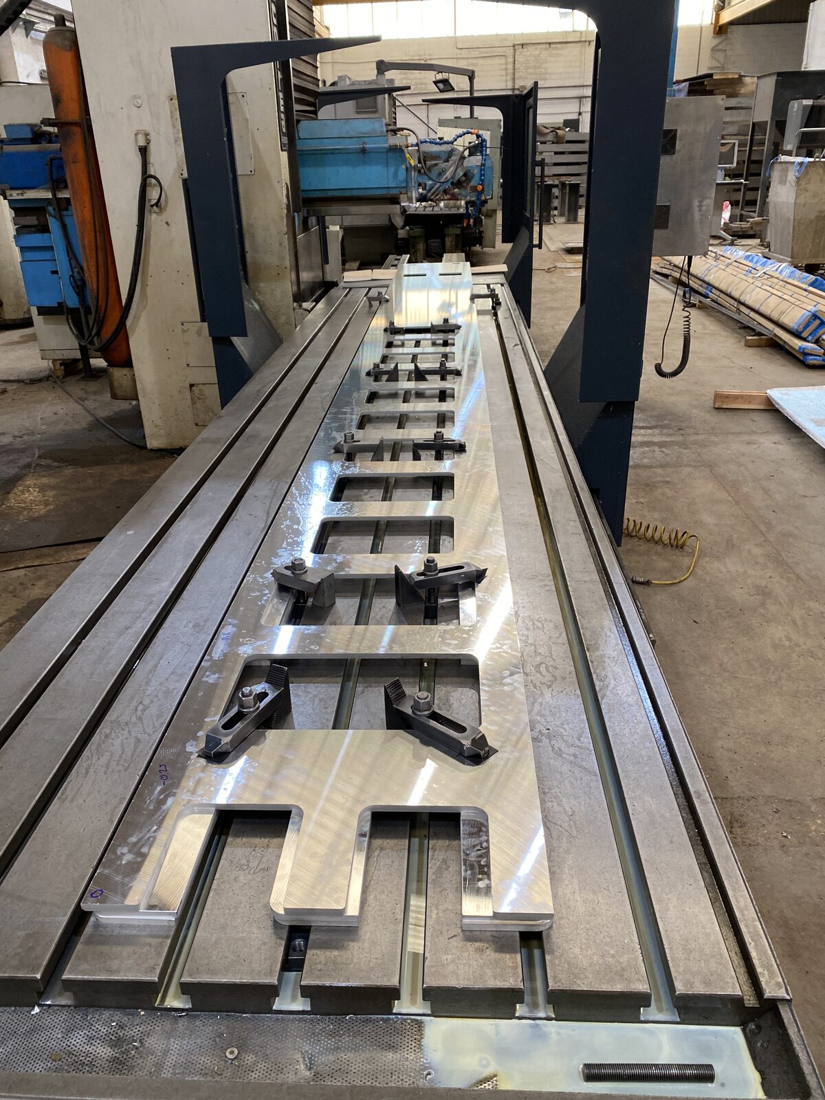 Plaques fraisées sur banc