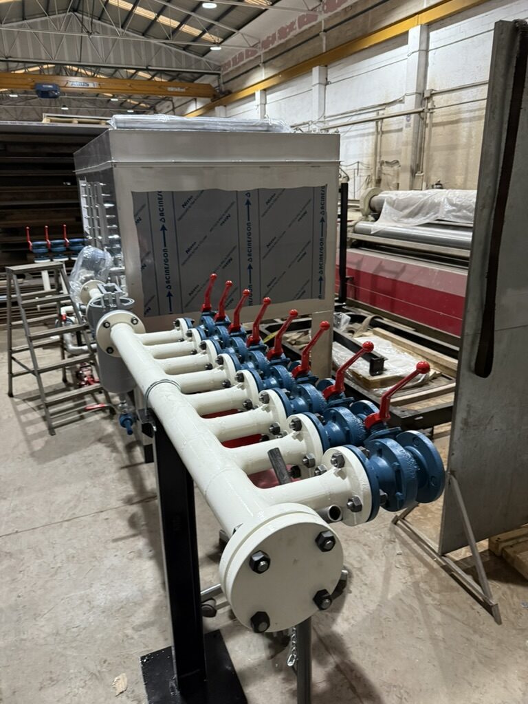 Manifold with butterfly valves