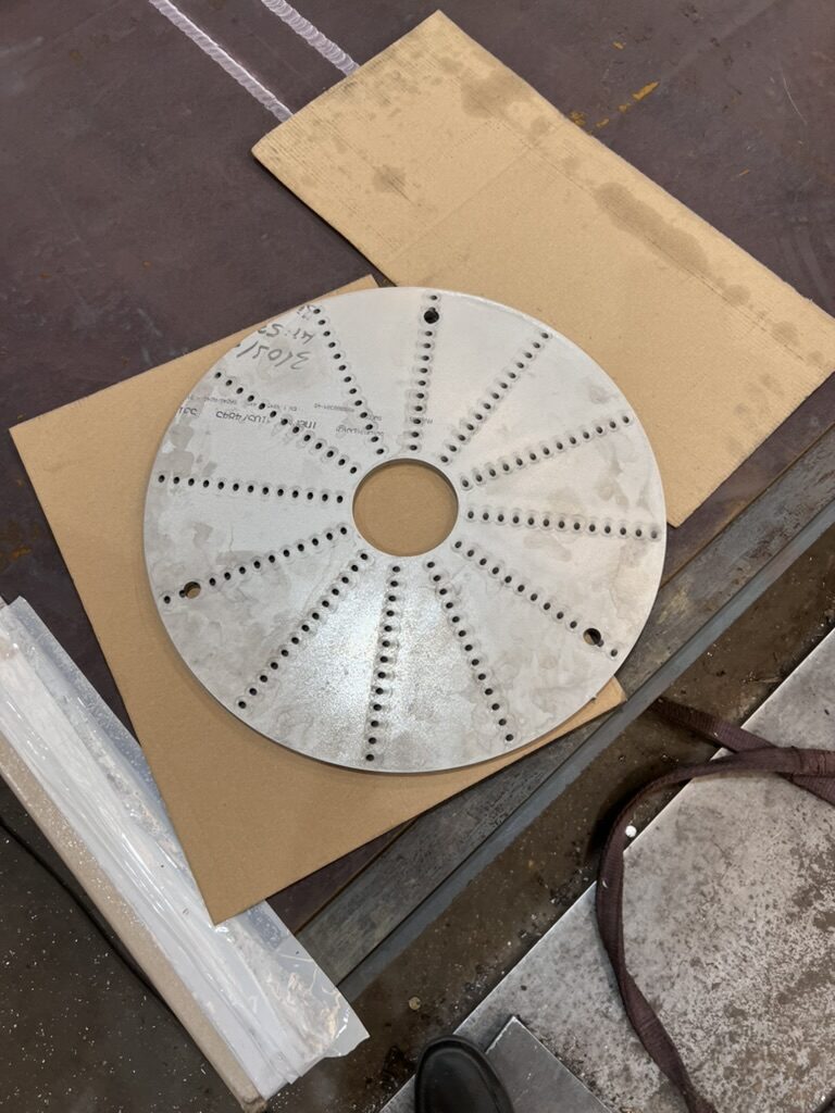 Disc with hole pattern