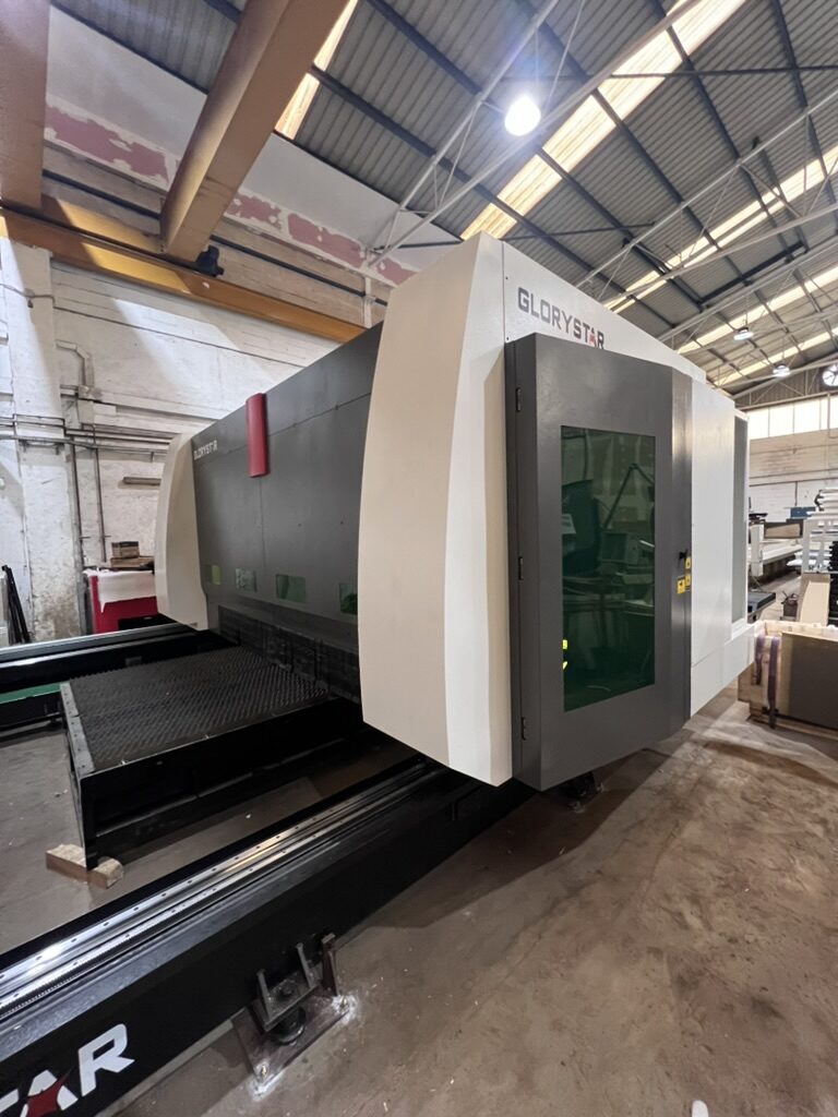 Laser cutting machine