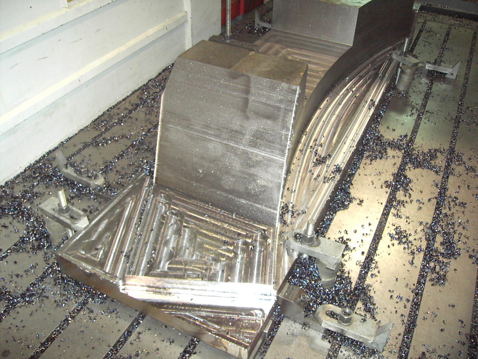 Machining curved mold