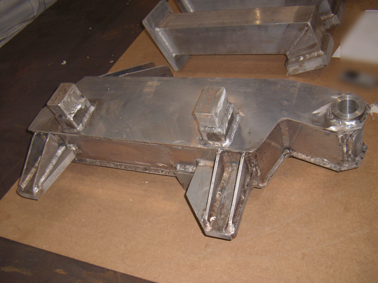 Welded support with stiffeners