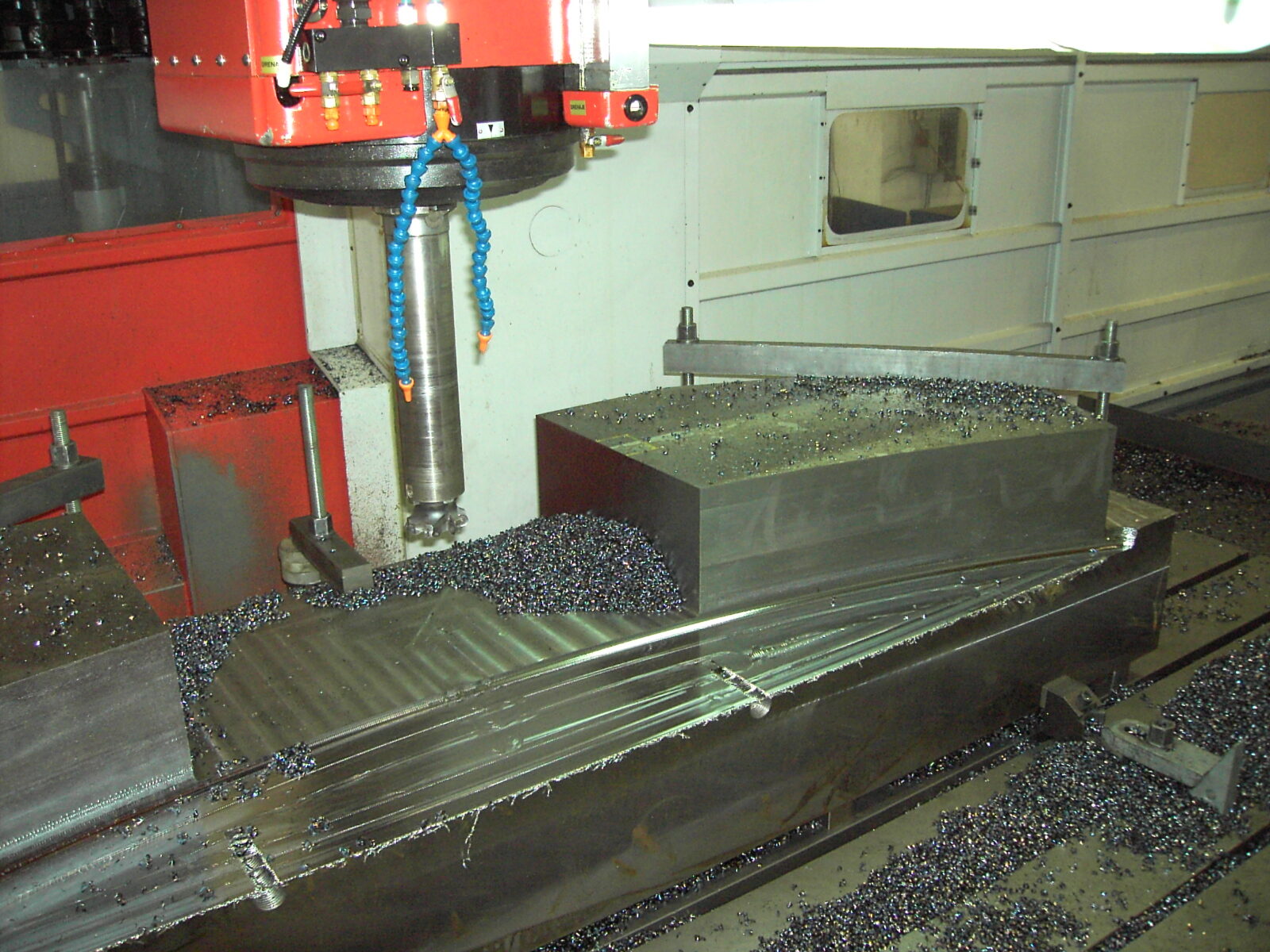 Milling of extra-long part