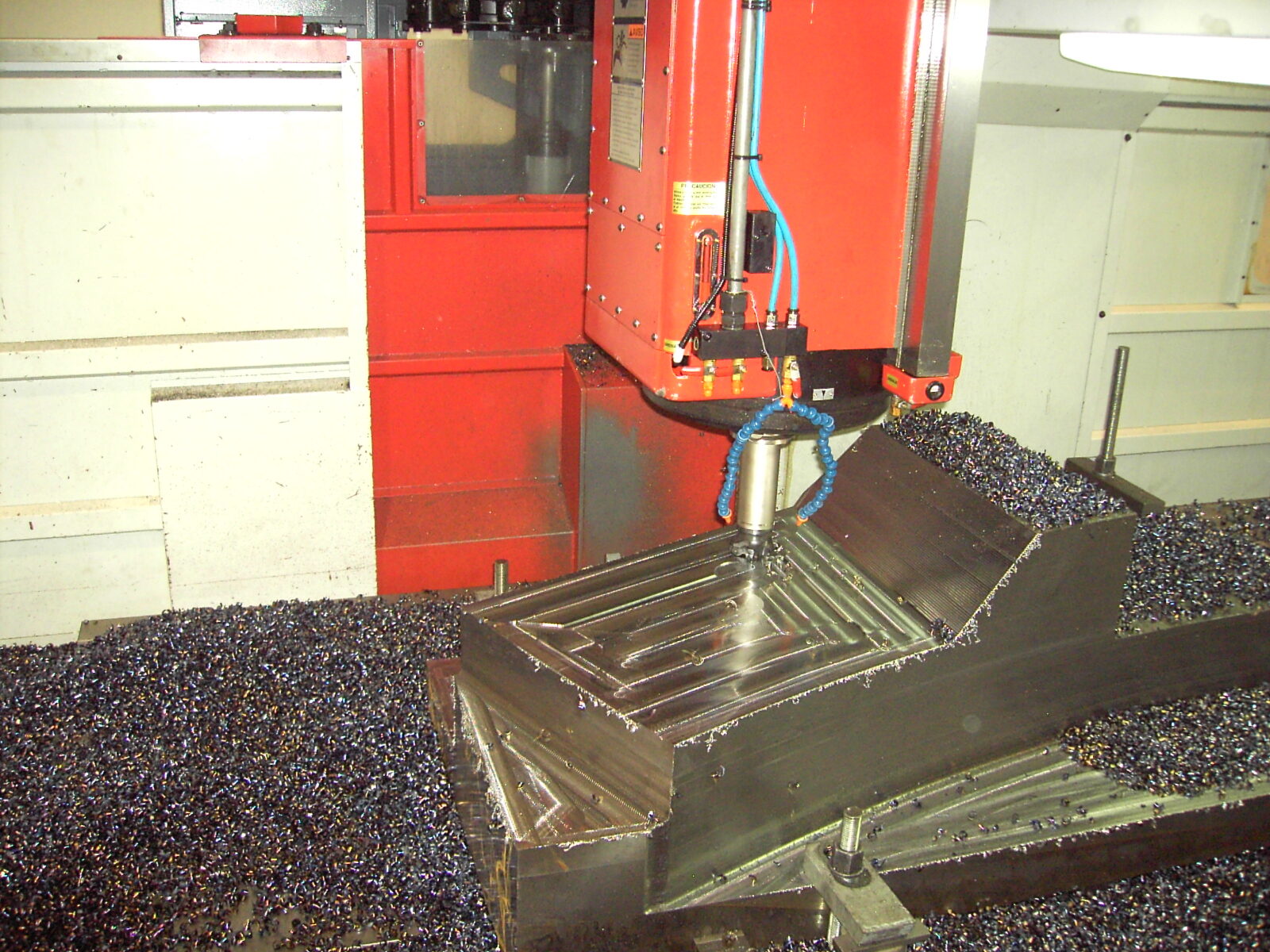 Milling machine bed with pockets