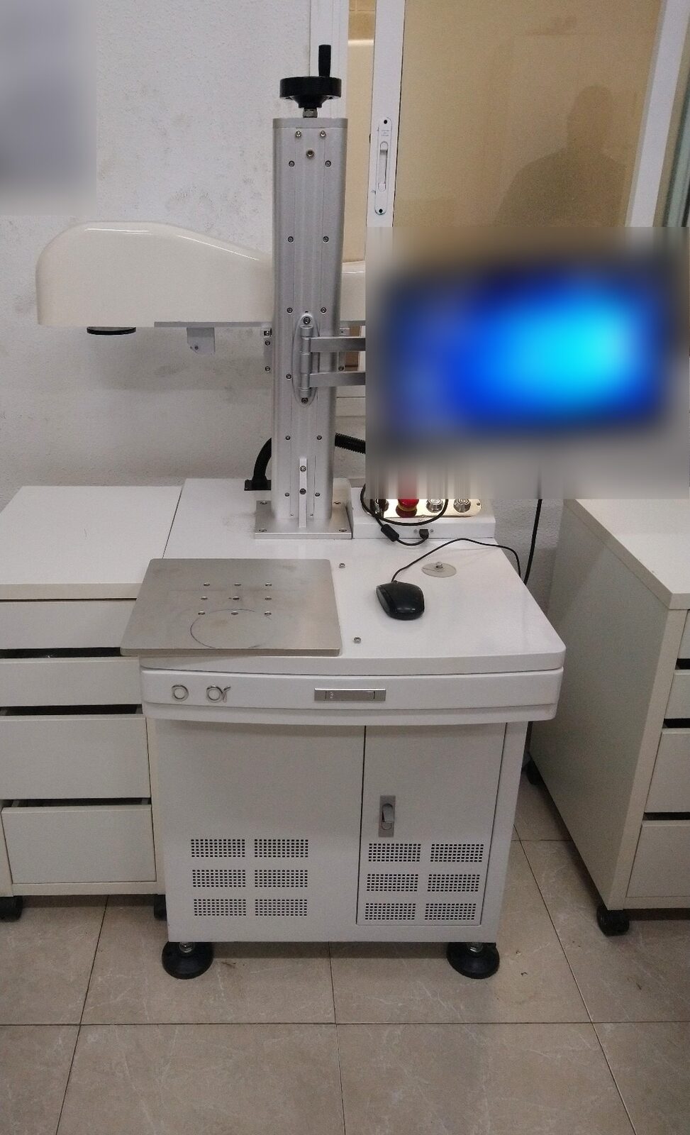 Fibre laser marking machine