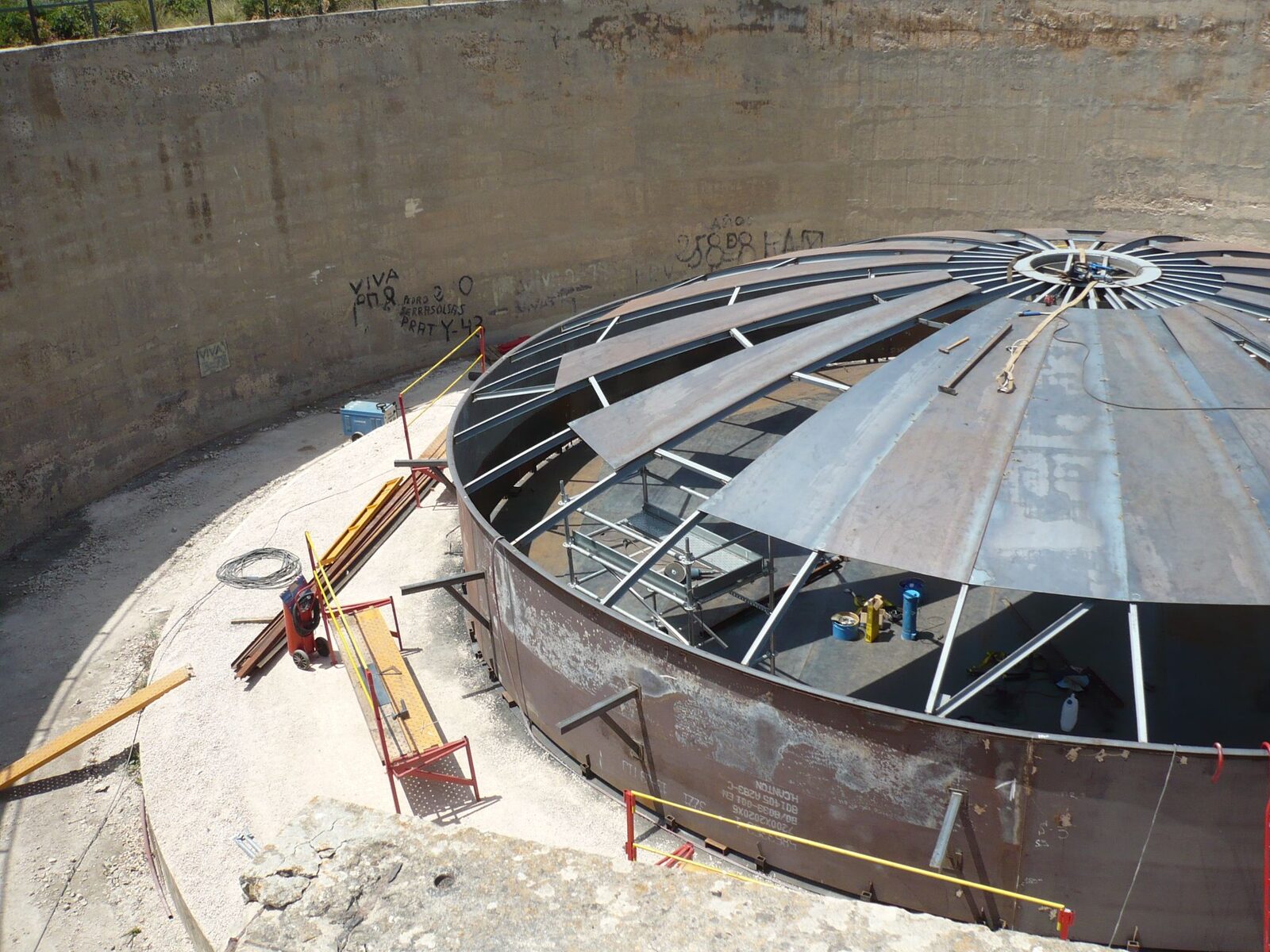 Cubierta de tanque en obra