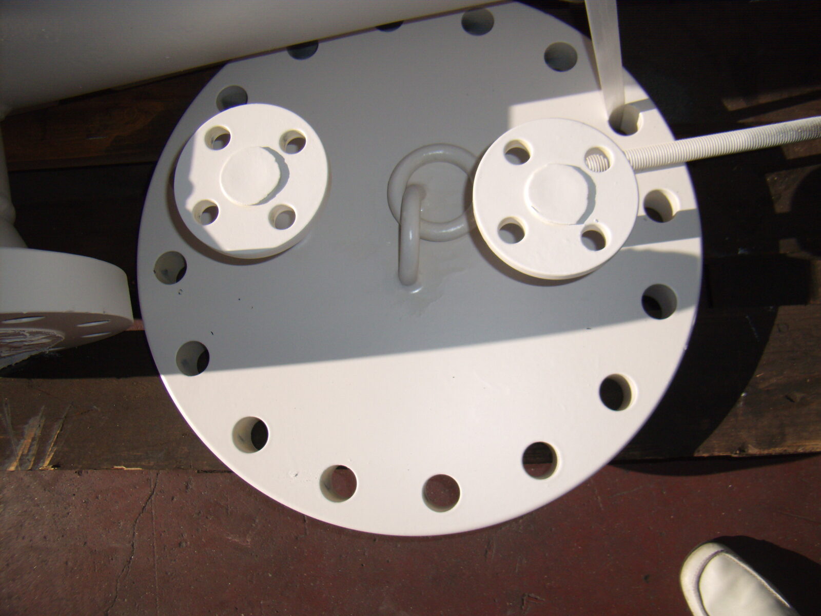 Flanged tank cover