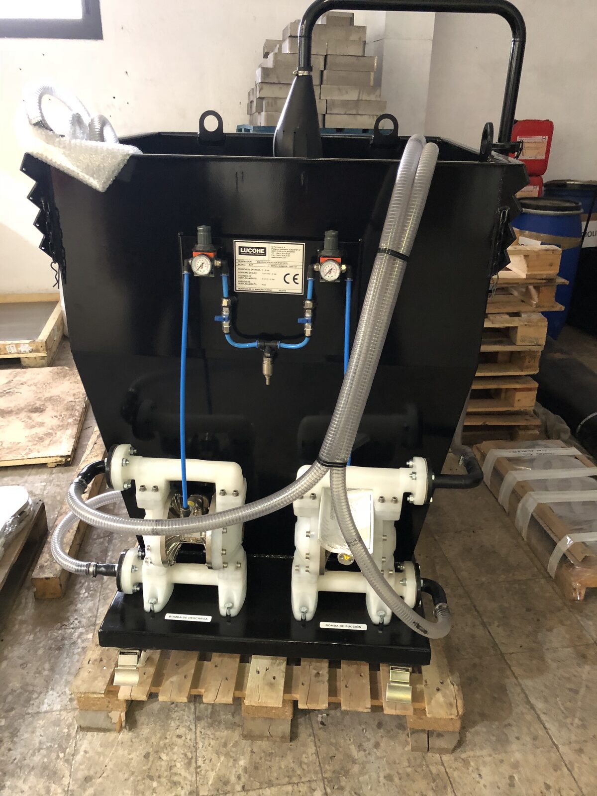 Hopper with diaphragm pumps