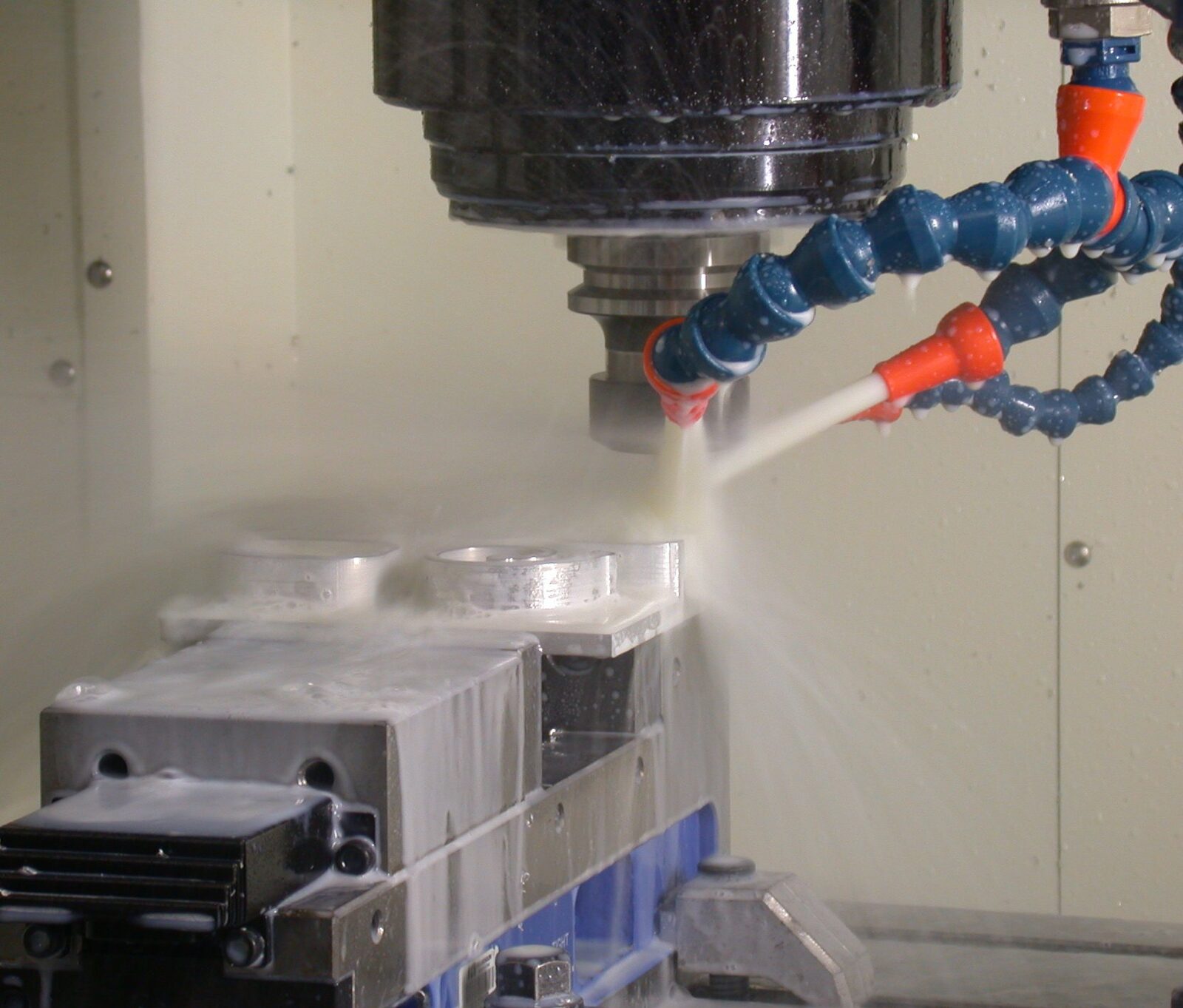 Fresado CNC con refrigerante