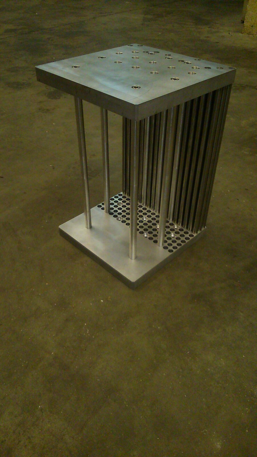 Plate and rod assembly