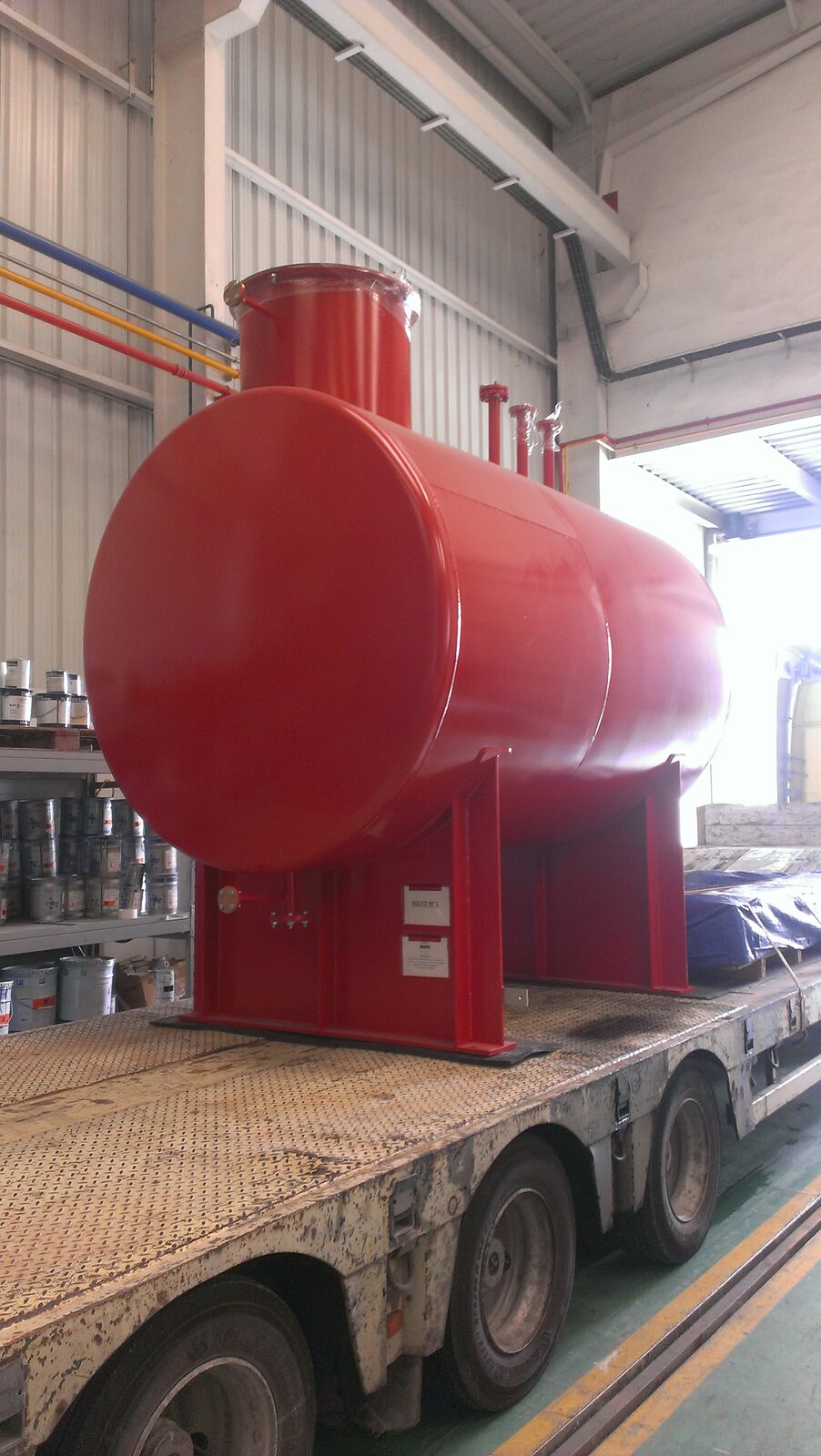 Horizontal tank for transport