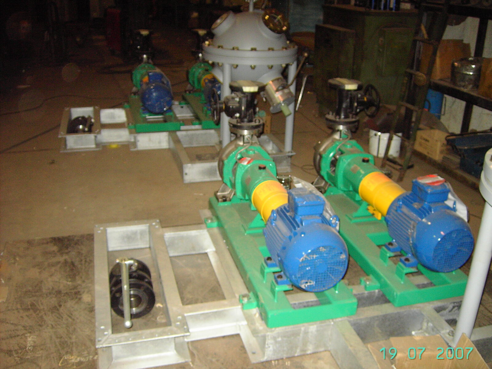 Skid-mounted pump units