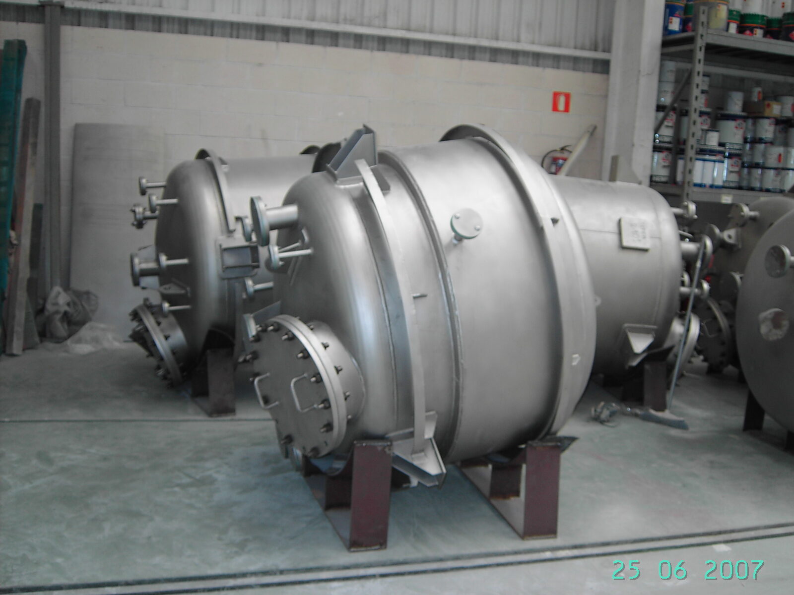 Reactors with manholes