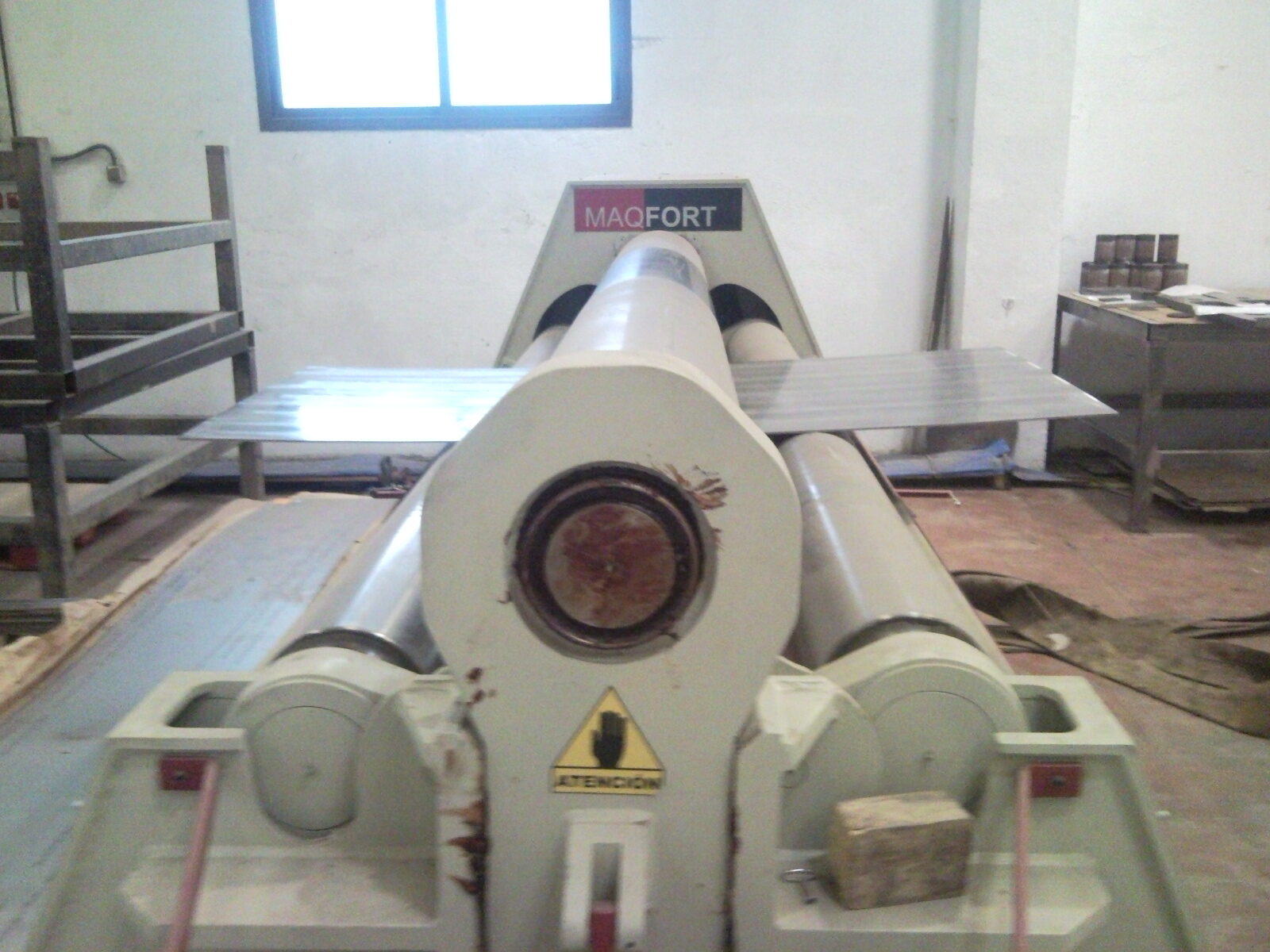 Plate rolling machine with sheet