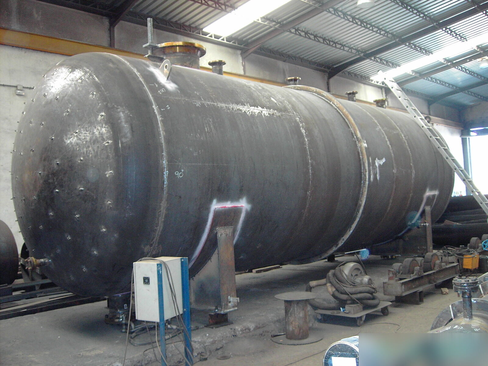 Tank on welding positioners
