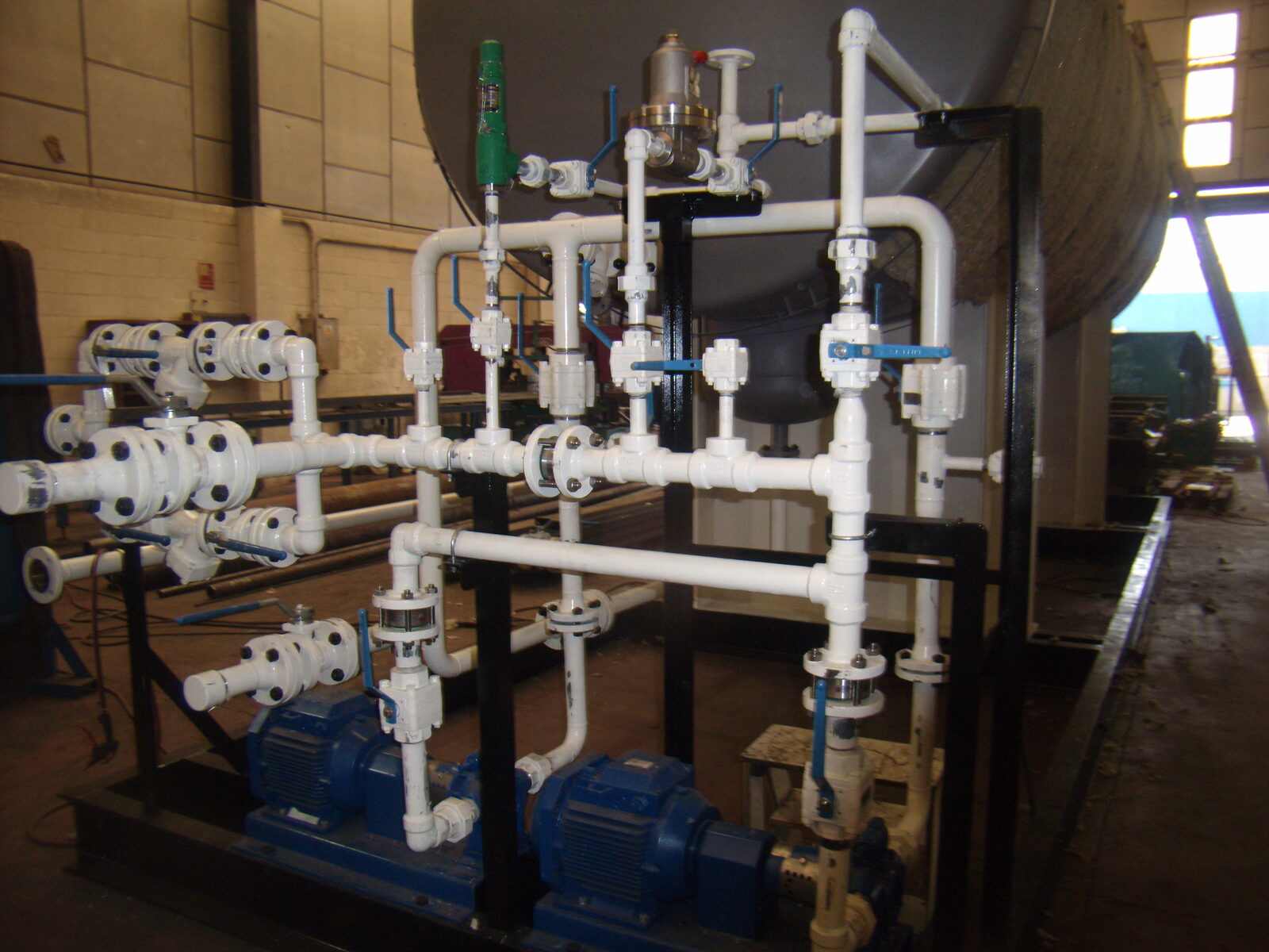 Pump unit with manifold
