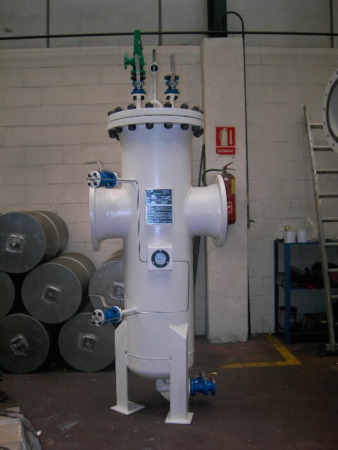 Flanged horizontal filter