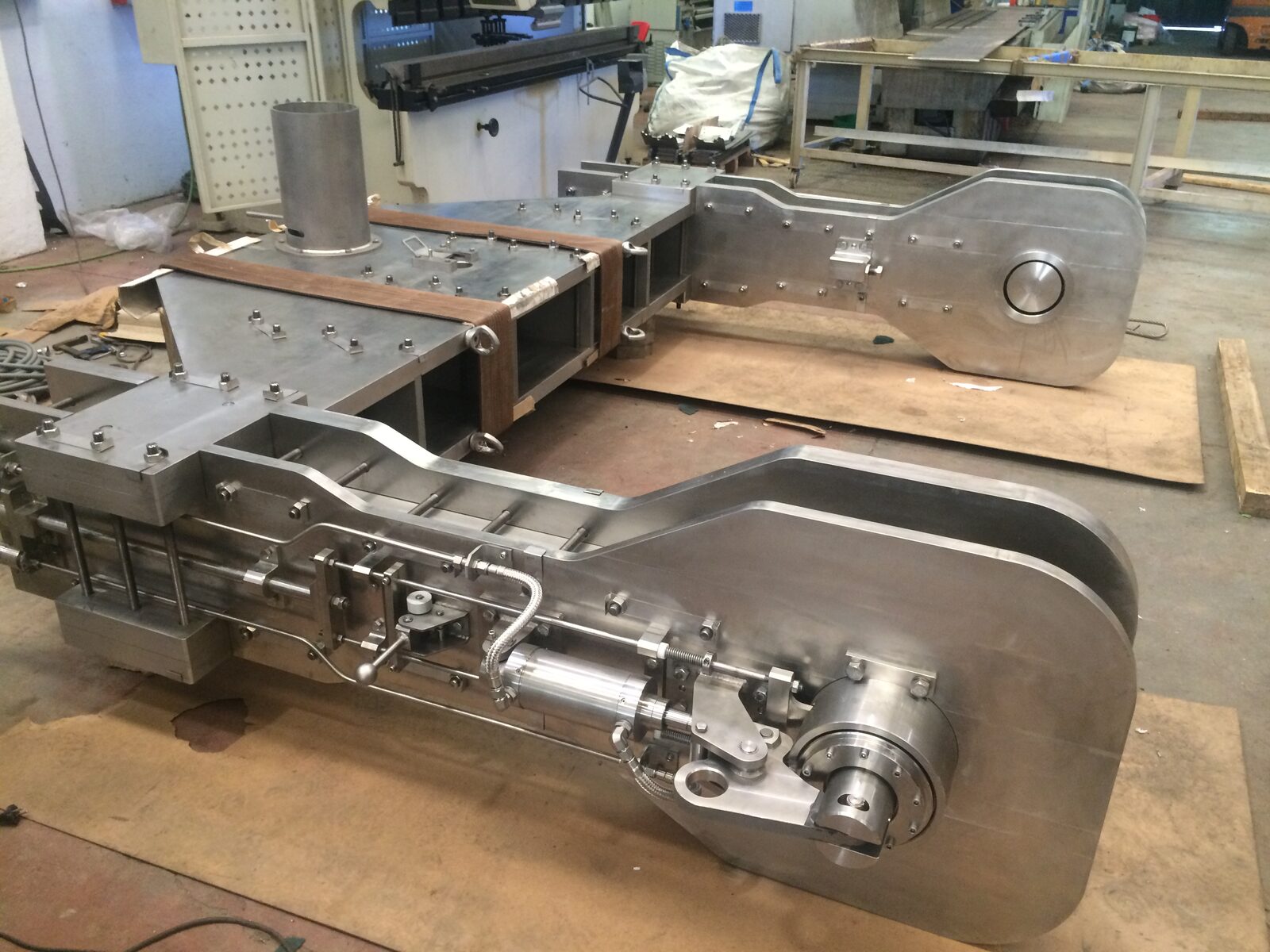 Stainless steel guillotine gates