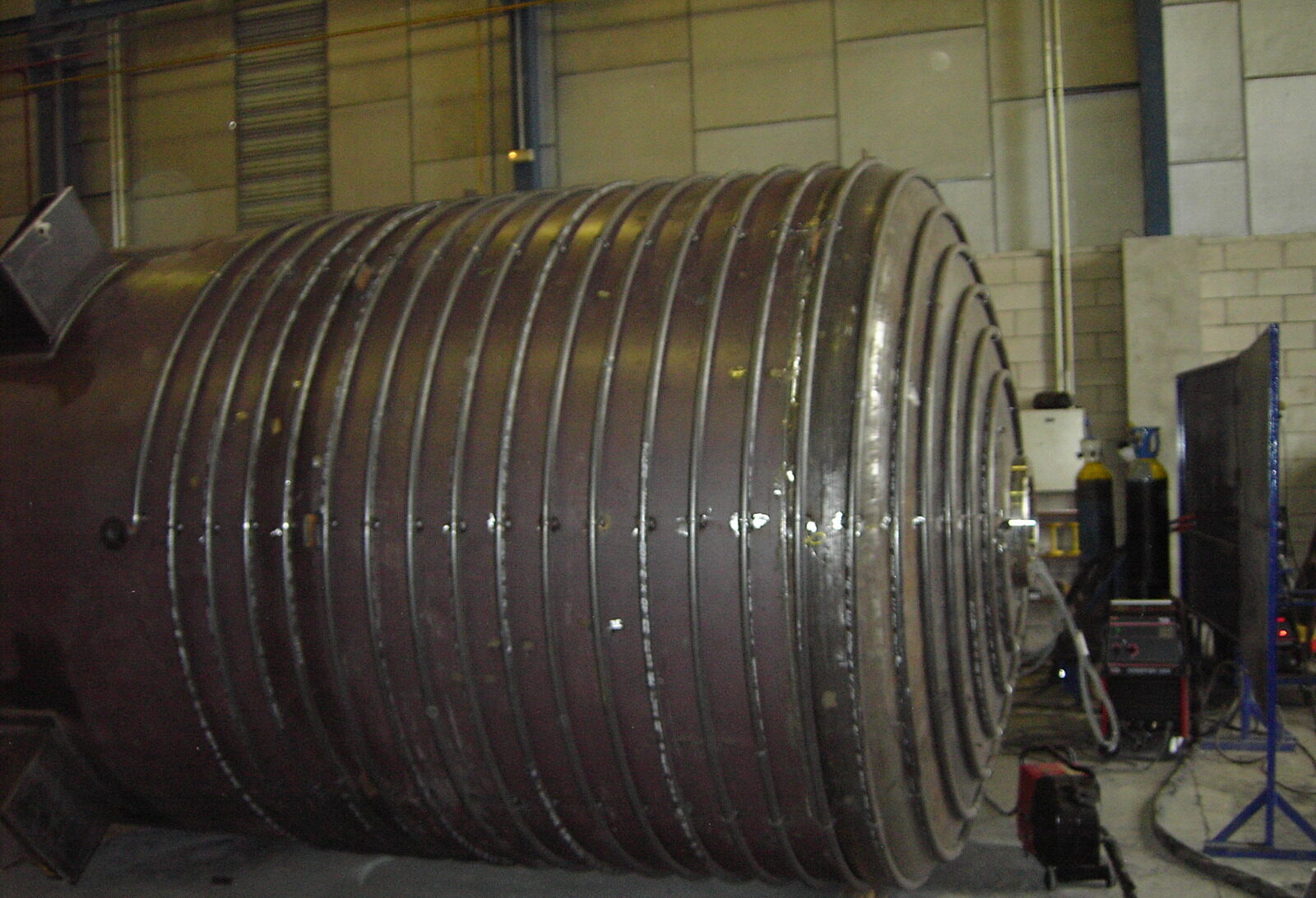 Reactor with half-pipe coil