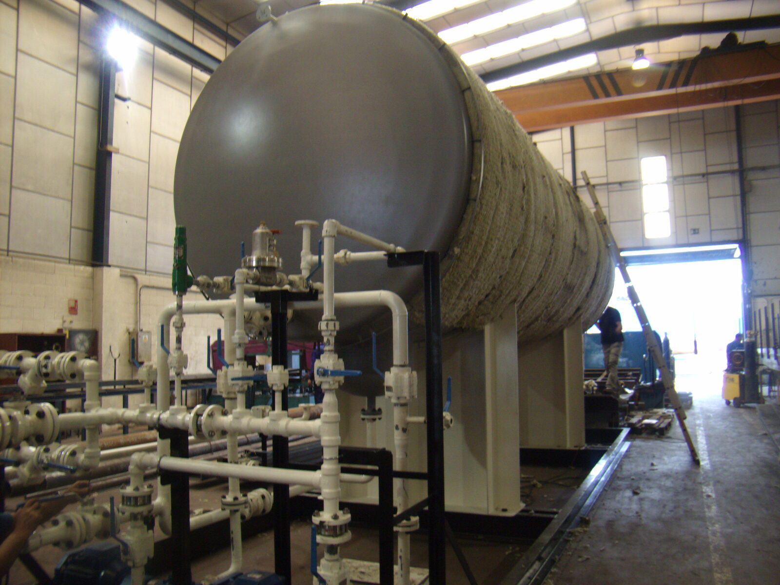 Horizontal tank with insulation