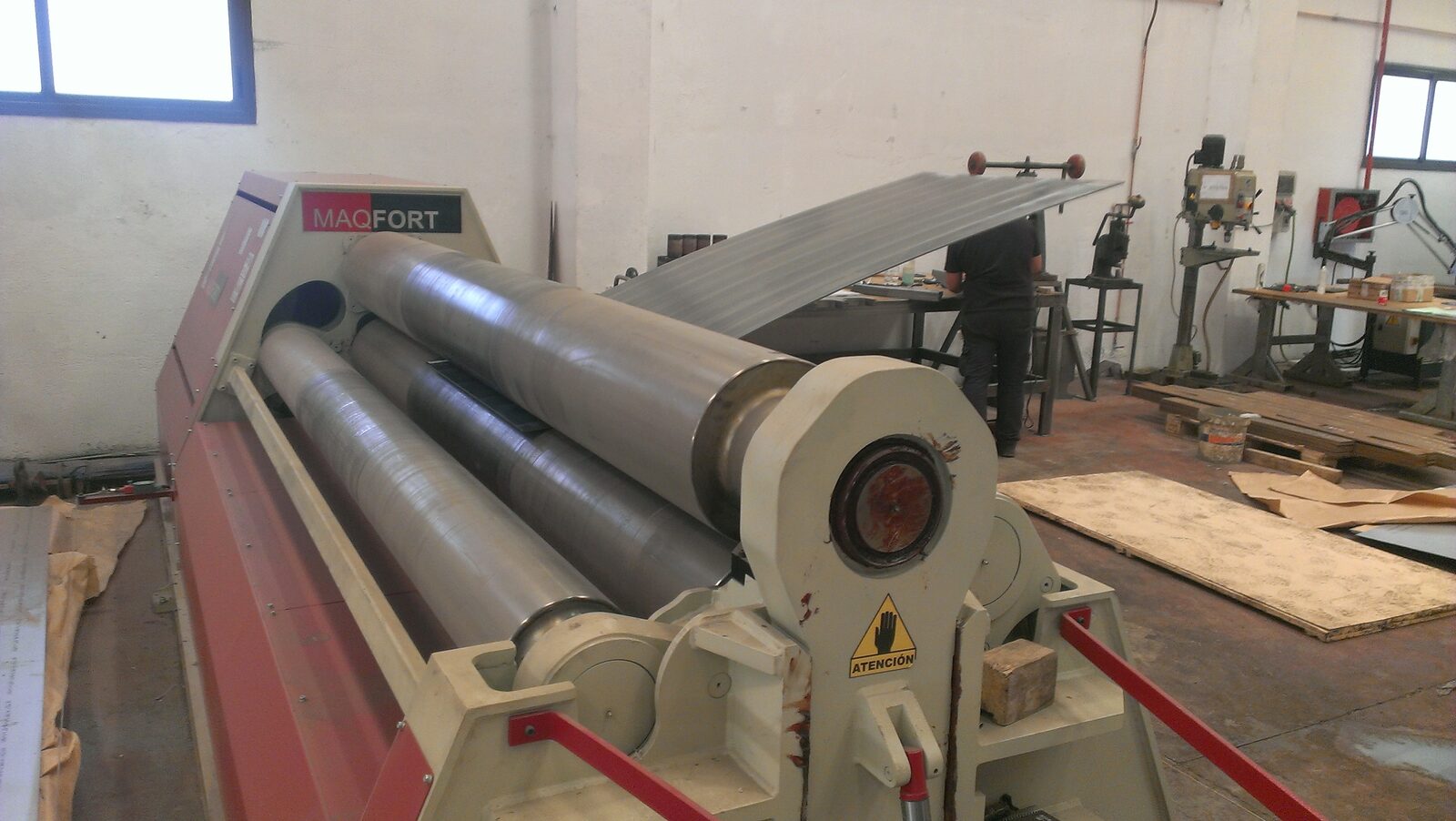 Plate rolling in bending machine