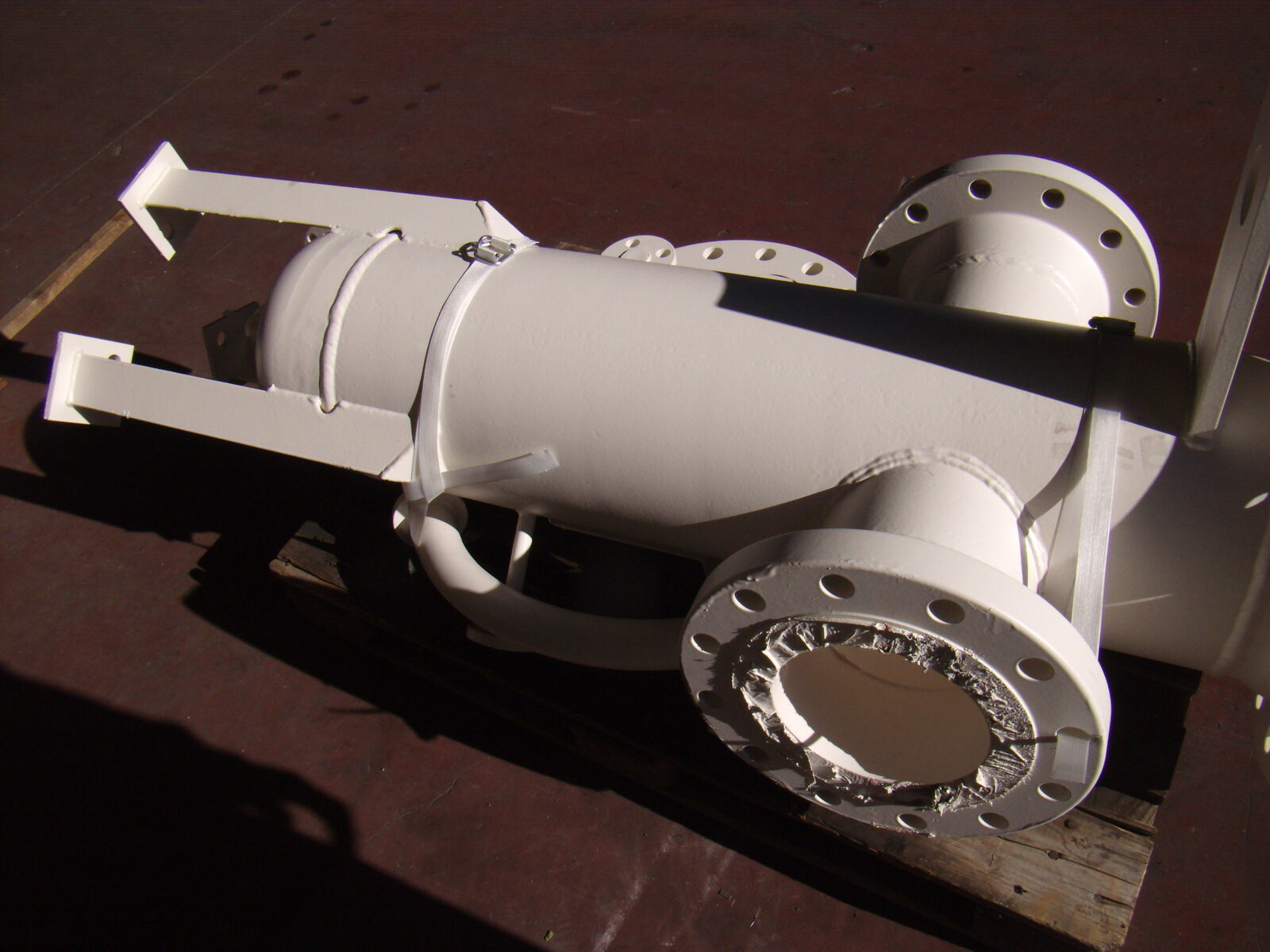 Painted flanged manifold